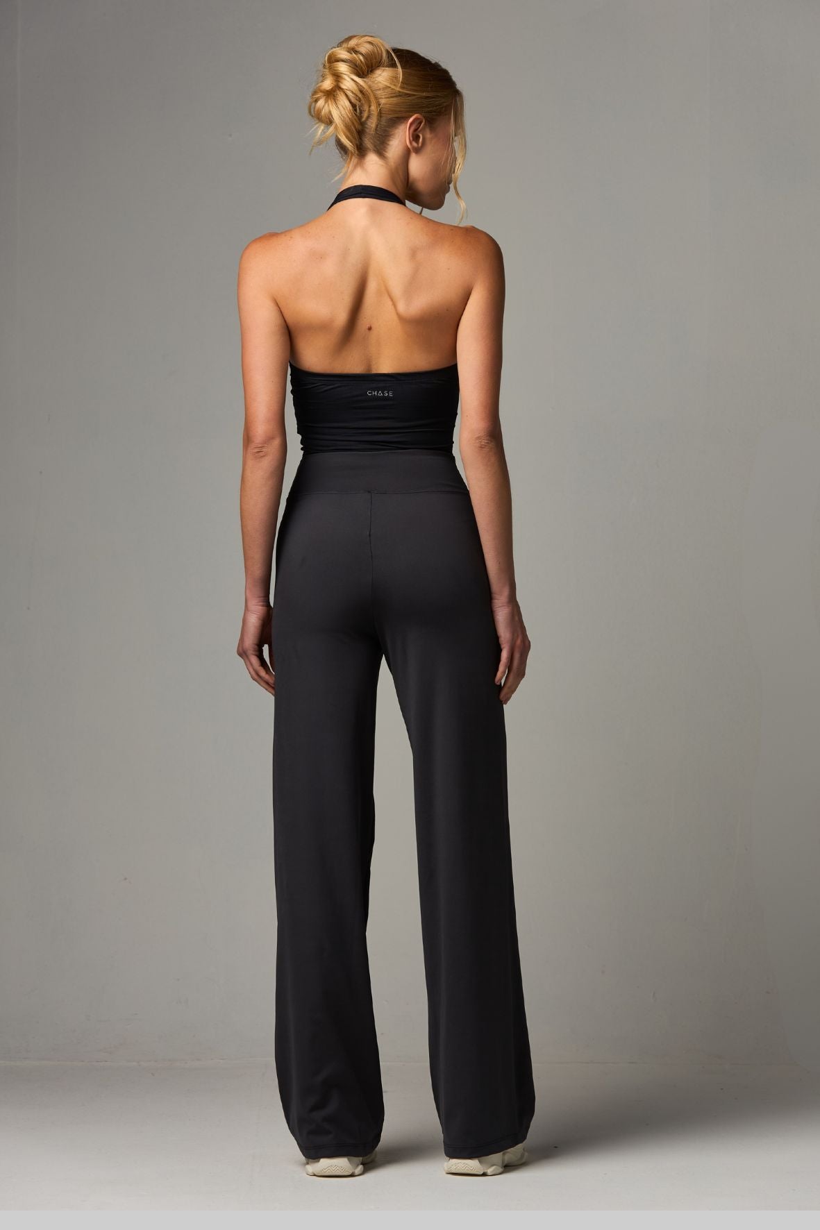 Tailor V Black