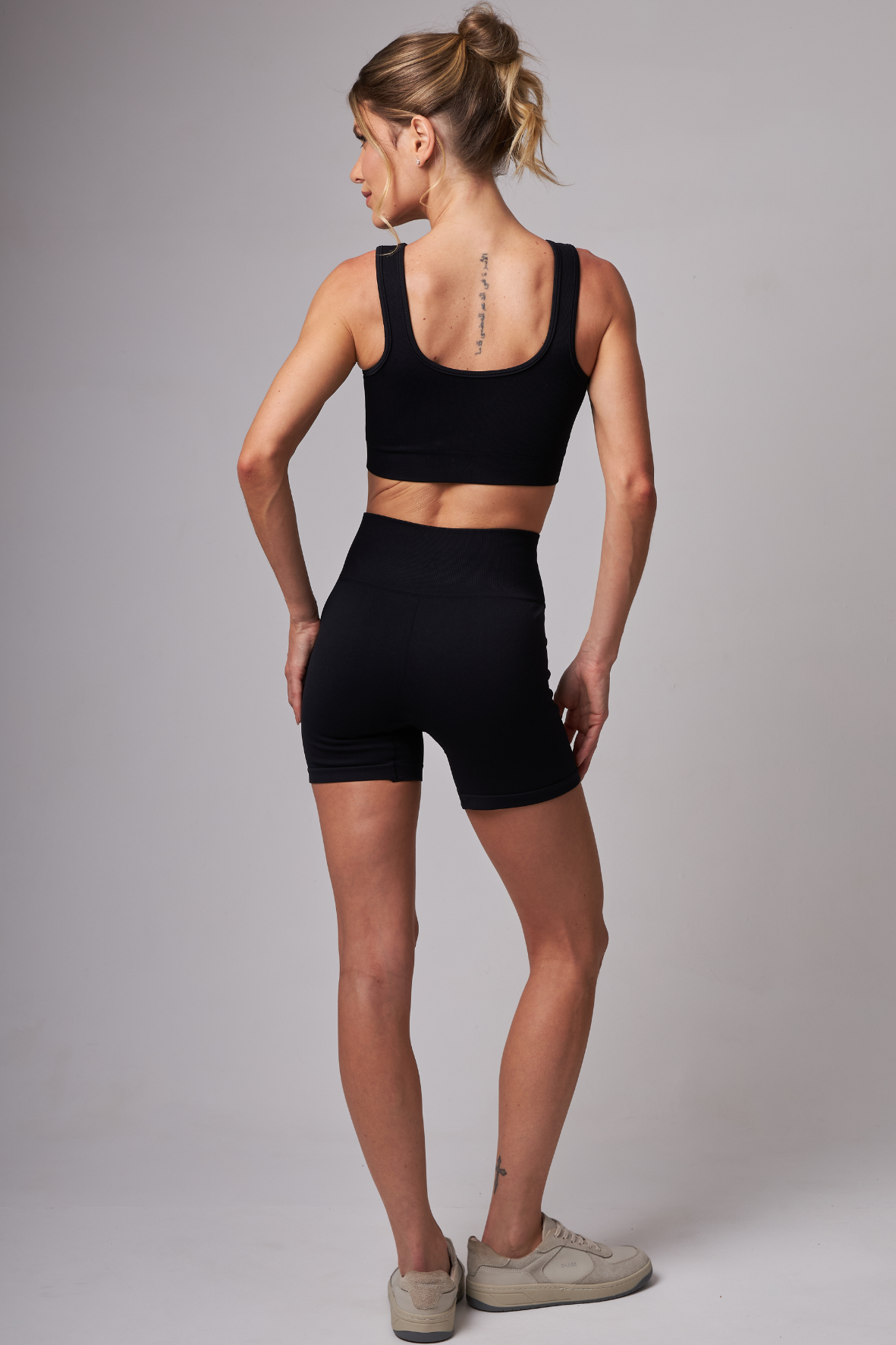 Short Outsider Seamless Black