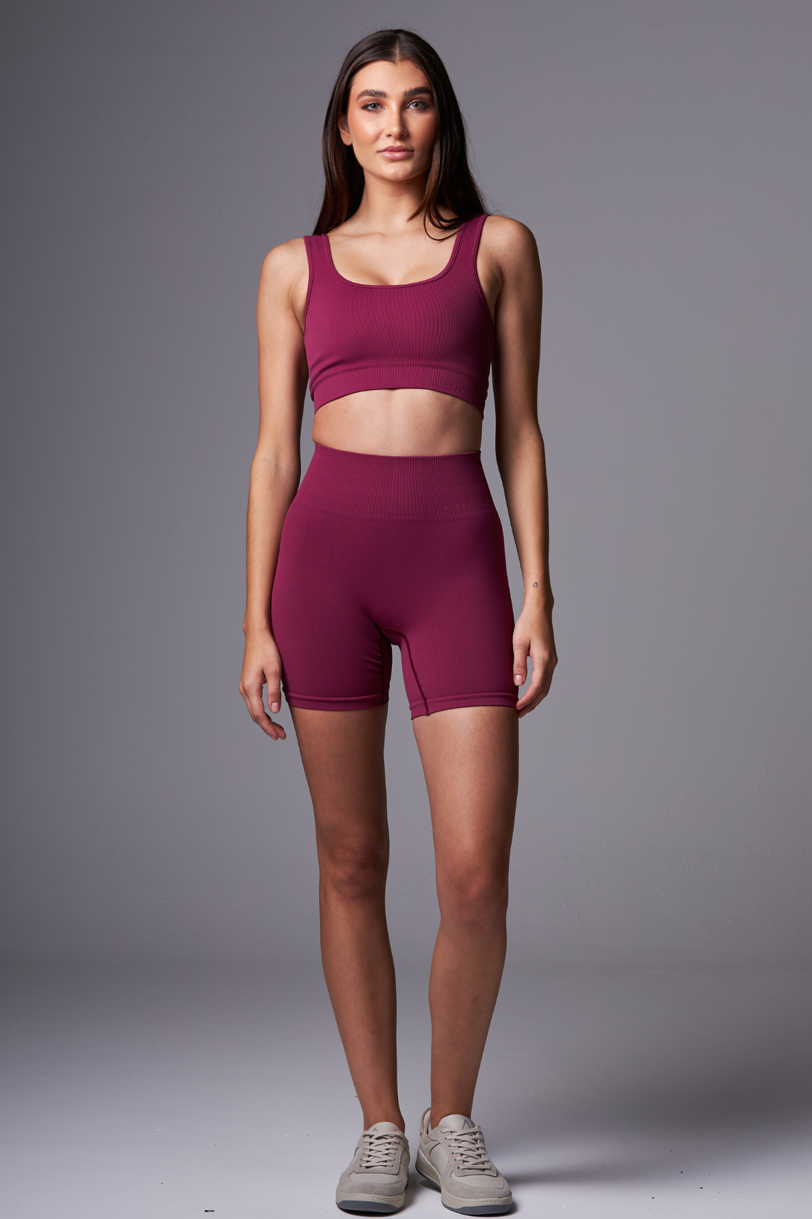 Short Outsider Seamless Cherry