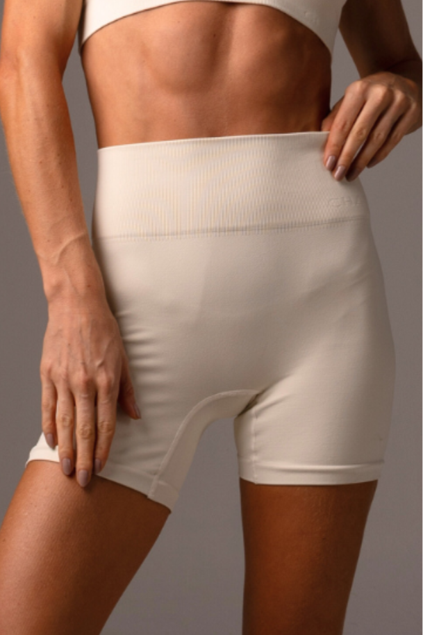 Short Outsider Seamless Butter