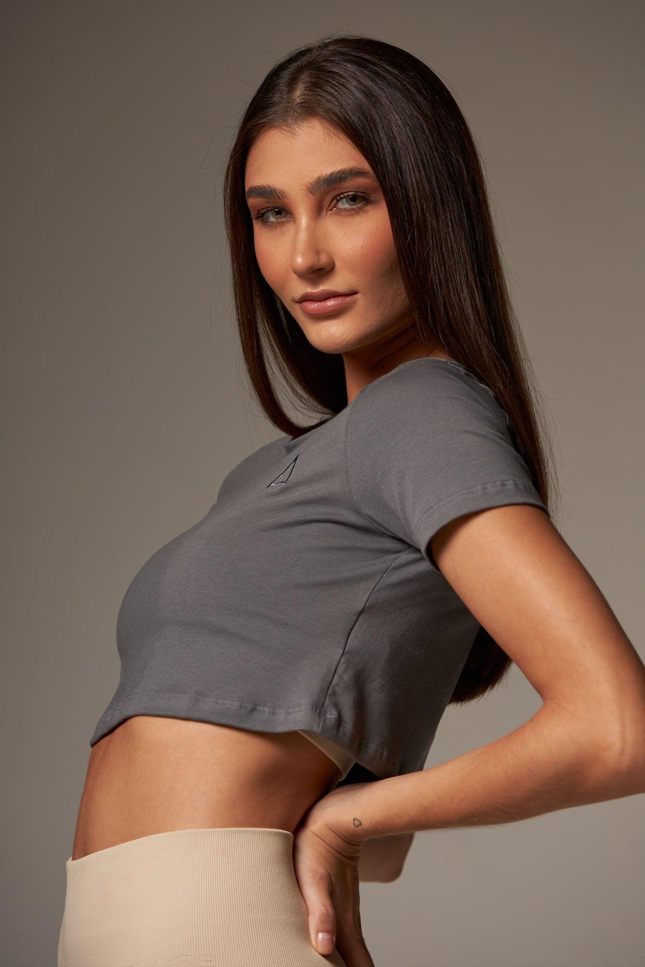 Cropped Essential Grey Lead - chasebrasil.com