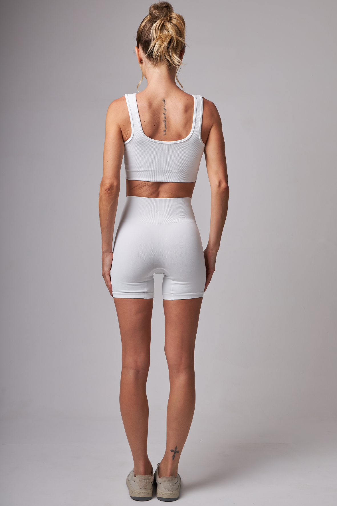 Short Outsider Seamless Snow