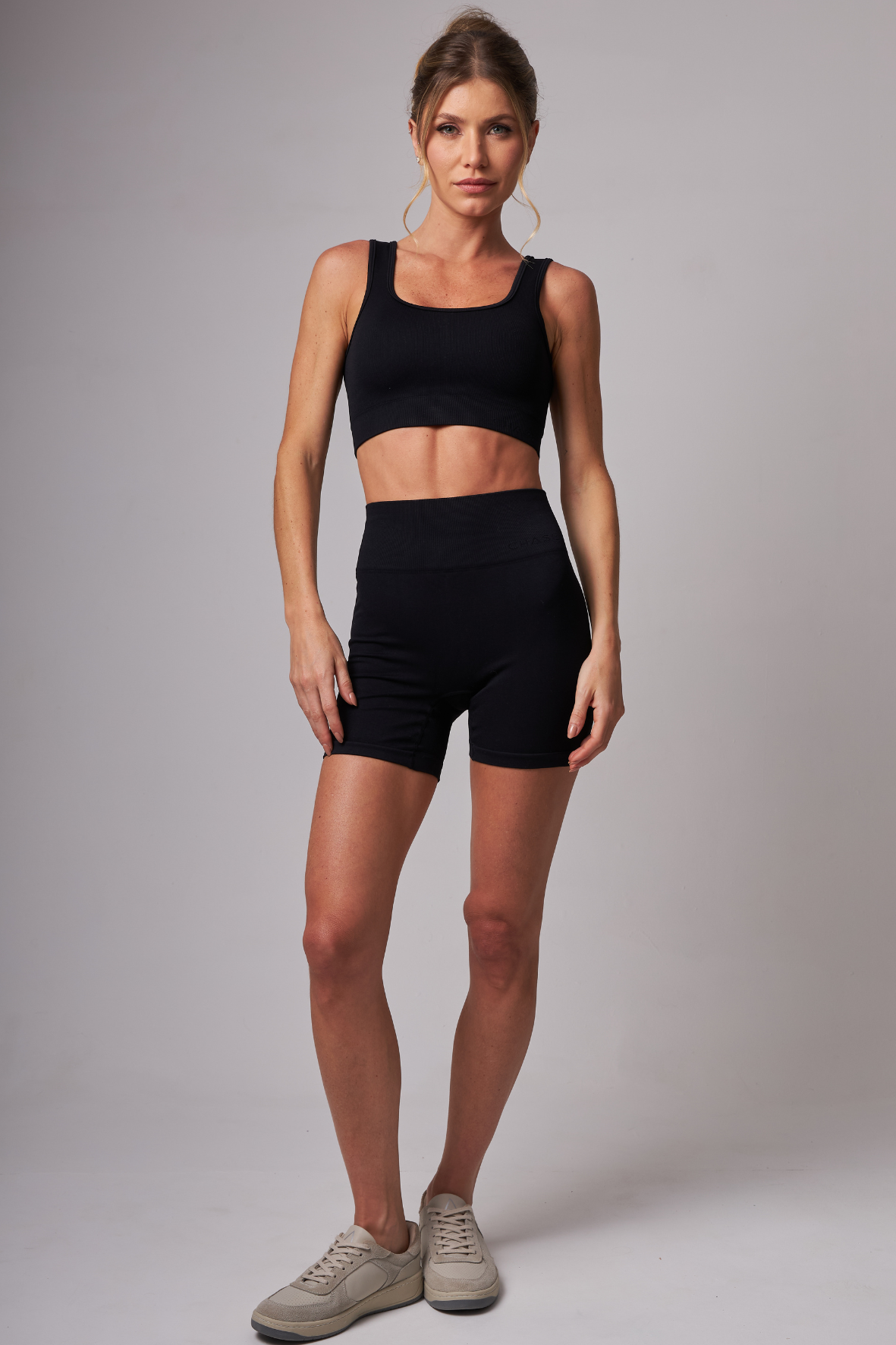 Short Outsider Seamless Black