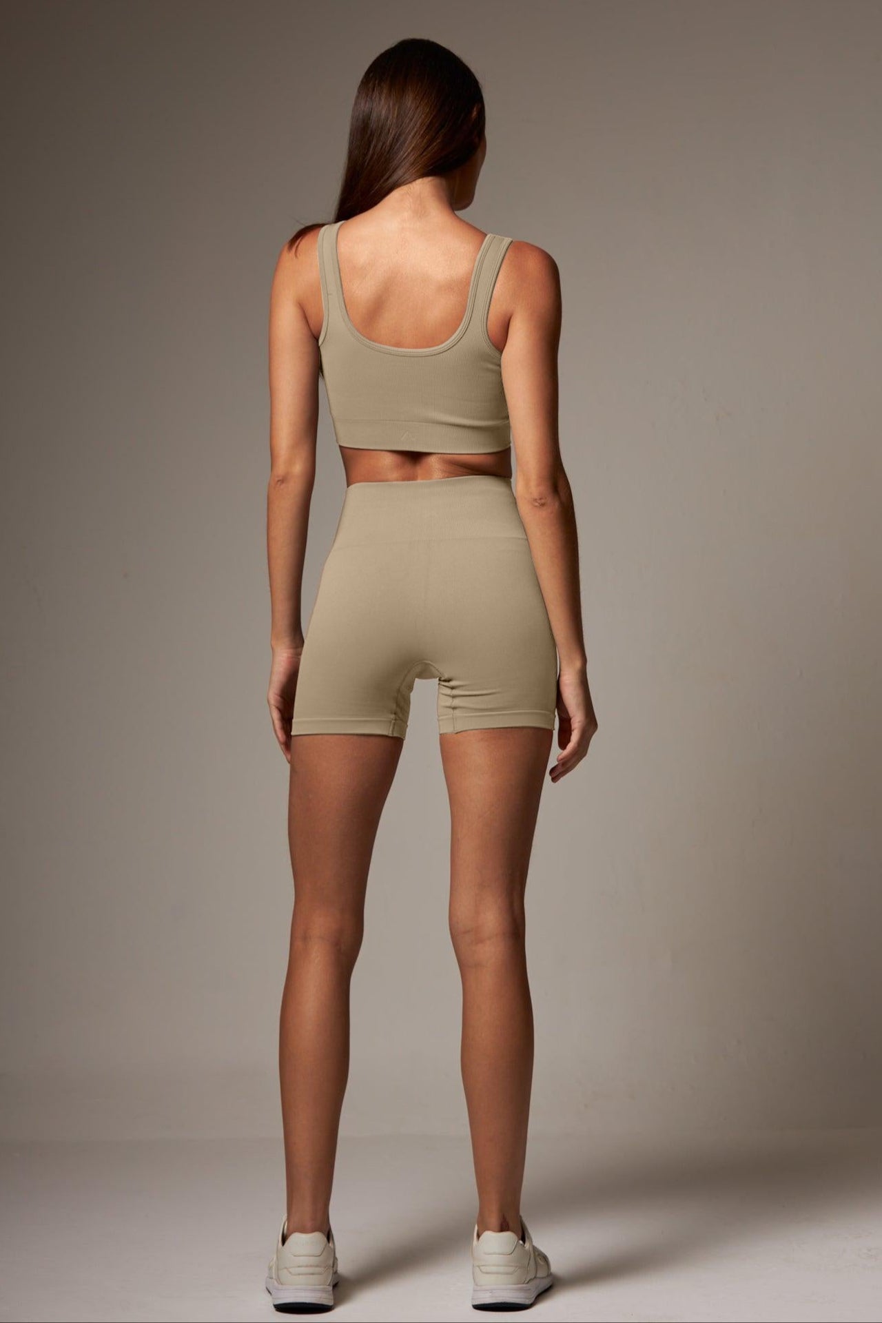 Short Outsider Seamless Nude Wheat