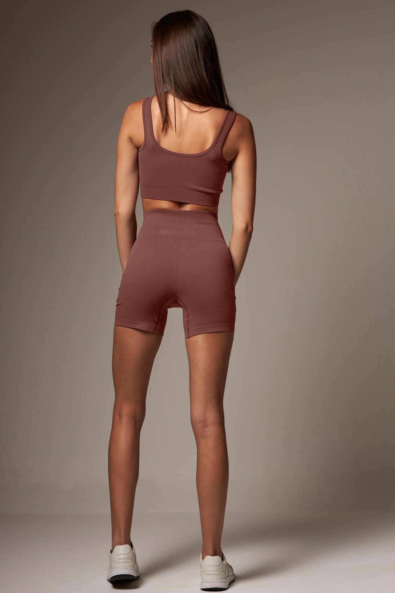 Short Outsider Seamless Middle Brown